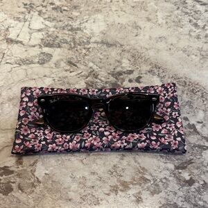 Ray-Ban Wayfarer Polarized Sunglasses with Pink Floral Case